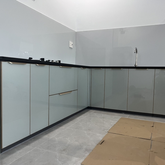 Tủ Bếp Hợp Kim Nhôm Cánh Kính Cao Cấp